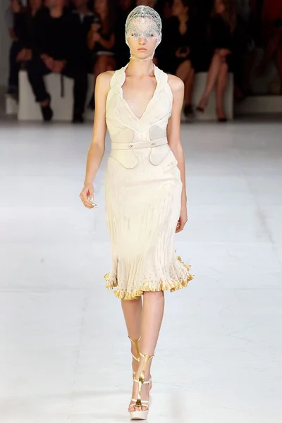 Look 3